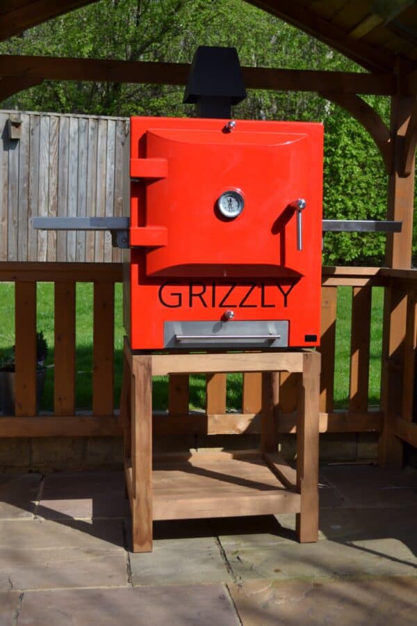 Grizzly on wooden stand